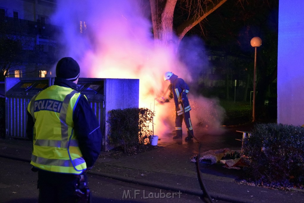 Mehrere Muell Sperrmuellbraende Köln Vingst Ansbacherstr P23.JPG - Miklos Laubert